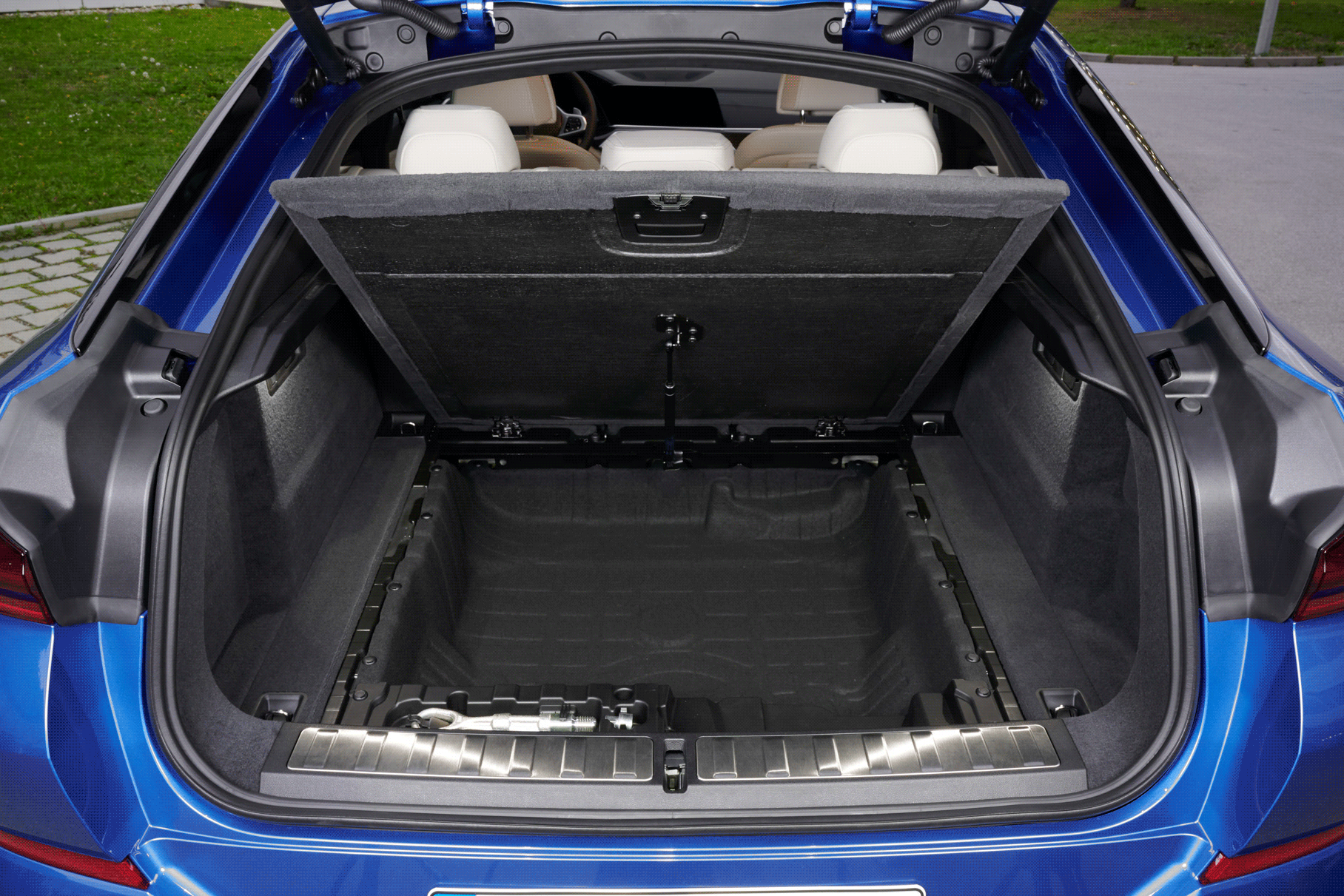 Багажник икс 5. BMW x6 багажник. Багажник х6. BMW x6 g06 Trunk inside view. Поддон багажника BMW x6.