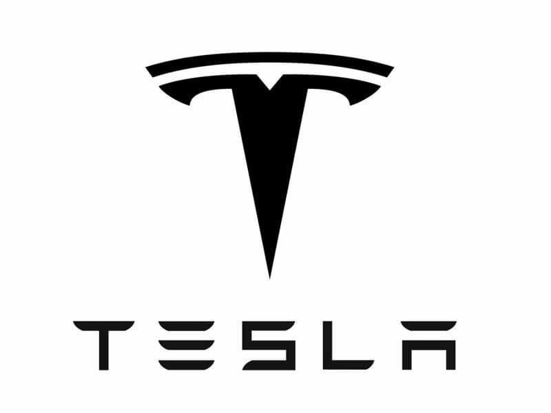 <p>Два новых электрокара выпустила Tesla...</p>